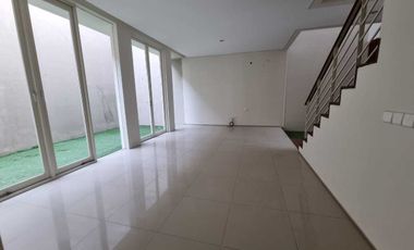 Semi Furnish Rumah Minimalis di Citraland Green Lake Harga Nego