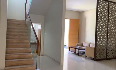 Sewa Rumah Pakuwon Indah Full Furnished 400m2 Bagus Murah