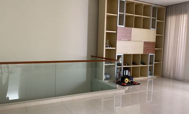 Sewa Rumah Pakuwon Indah Full Furnished 400m2 Bagus Murah