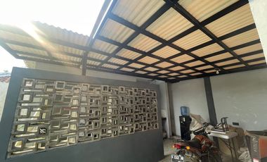 Rumah Villa + Kolam Renang di Kampung Bojong Purwakarta Dijual Murah