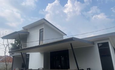 Rumah Villa + Kolam Renang di Kampung Bojong Purwakarta Dijual Murah