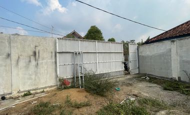 Rumah Villa + Kolam Renang di Kampung Bojong Purwakarta Dijual Murah
