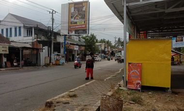 Rumah dan Ruko Pinggir Jalan Raya Karanganyar, Dekat Tugu Duren