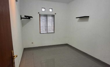 Jual cepat rumah nyaman asri terawat strategis di Antapani Bandung