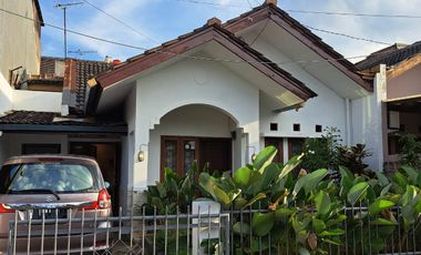 Jual cepat rumah nyaman asri terawat strategis di Antapani Bandung