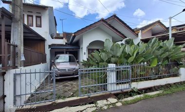 Jual cepat rumah nyaman asri terawat strategis di Antapani Bandung