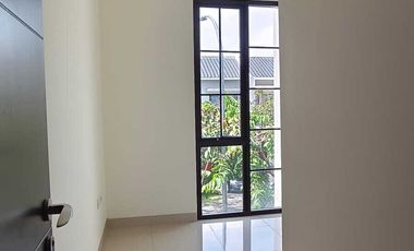 Rumah Green Village Cipondoh Disewakan 2 Lantai, Tangerang