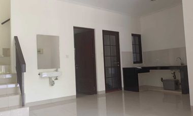 Rumah Green Village Cipondoh Disewakan 2 Lantai, Tangerang