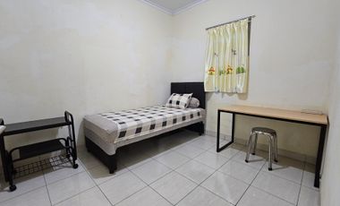 (TERSEWA) Rumah 3BR Full 1 lantai dari 3 di lantai 1 daerah Galaxy