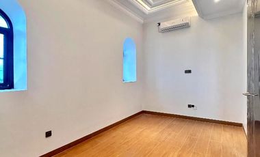 Rumah Baru Modern Classic Private Poll Rooftop Di Komplek Jagakarsa