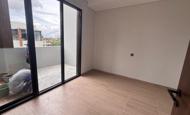 Rumah Baru di Jakarta Barat Dekat TOLL lalu Rumah Sakit juga Pasar