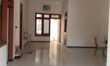 Disewakan Rumah Villa Valencia Pakuwon Siap Huni