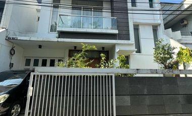 Rumah KOKOH, Tinggi murah deket Mall, bebas banjir  Di Tomang Jakarta Barat