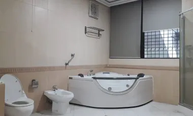 Raya Dharmahusada Rumah Bagus & Mewah Split level 3 lantai Sangat ter