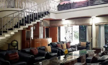 Raya Dharmahusada Rumah Bagus & Mewah Split level 3 lantai Sangat ter