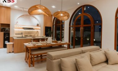 Dijual Villa Brand New dengan Design Classic View Laut & Sawah