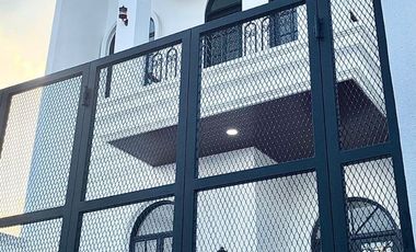 Rumah Baru Model Classic Mewah dekat Area Kuliner