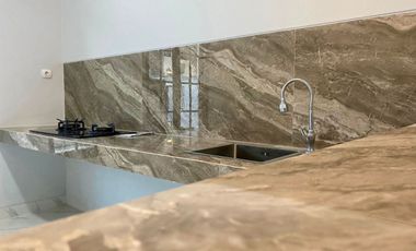 Rumah Baru Model Classic Mewah dekat Area Kuliner