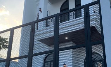 Rumah Baru Model Classic Mewah dekat Area Kuliner