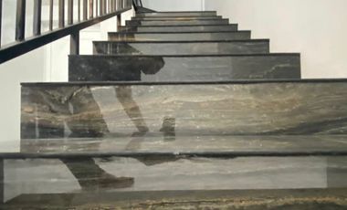 Rumah Baru Model Classic Mewah dekat Area Kuliner