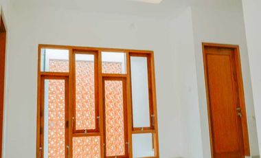 RUMAH MEWAH 2 LANTAI DEKAT FASILITAS UMUM DI MAGUWO, JOGJA