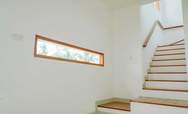 RUMAH MEWAH 2 LANTAI DEKAT FASILITAS UMUM DI MAGUWO, JOGJA