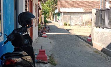 Rumah di Dekat Pujasera Jiwan