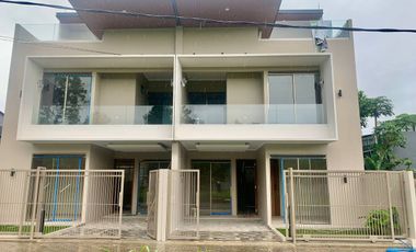 Rumah baru view golf cigadung dekat dago resort pakar