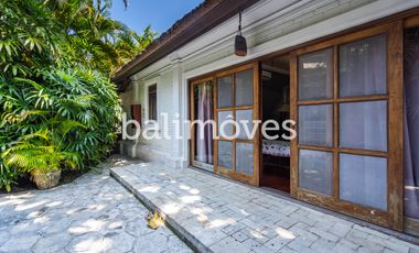 Cantik Villa Dua Kamar Tidur Di Tepi Pantai Sanur