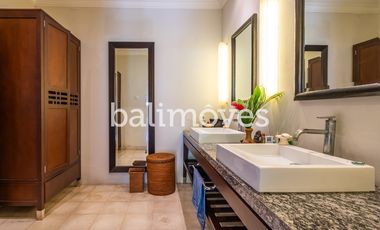 Cantik Villa Dua Kamar Tidur Di Tepi Pantai Sanur