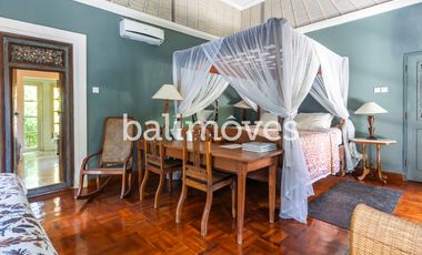 Cantik Villa Dua Kamar Tidur Di Tepi Pantai Sanur