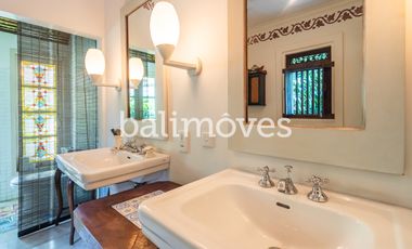 Cantik Villa Dua Kamar Tidur Di Tepi Pantai Sanur