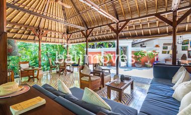 Cantik Villa Dua Kamar Tidur Di Tepi Pantai Sanur