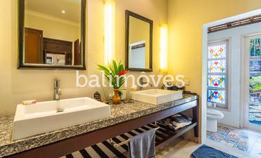 Cantik Villa Dua Kamar Tidur Di Tepi Pantai Sanur