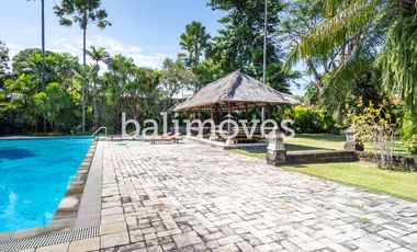 Cantik Villa Dua Kamar Tidur Di Tepi Pantai Sanur