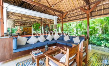 Cantik Villa Dua Kamar Tidur Di Tepi Pantai Sanur