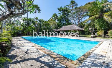 Cantik Villa Dua Kamar Tidur Di Tepi Pantai Sanur