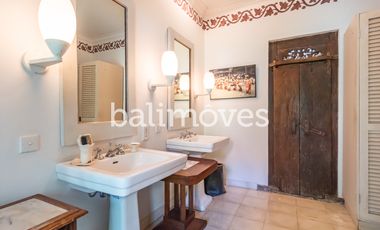 Cantik Villa Dua Kamar Tidur Di Tepi Pantai Sanur