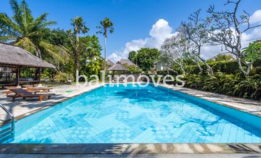 Cantik Villa Dua Kamar Tidur Di Tepi Pantai Sanur