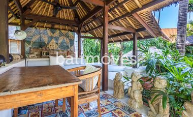 Cantik Villa Dua Kamar Tidur Di Tepi Pantai Sanur