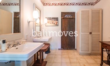 Cantik Villa Dua Kamar Tidur Di Tepi Pantai Sanur