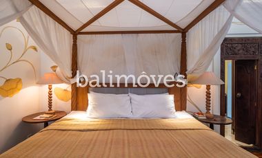 Cantik Villa Dua Kamar Tidur Di Tepi Pantai Sanur