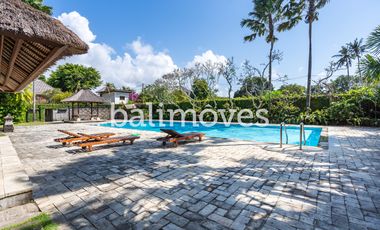 Cantik Villa Dua Kamar Tidur Di Tepi Pantai Sanur