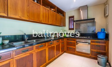 Cantik Villa Dua Kamar Tidur Di Tepi Pantai Sanur