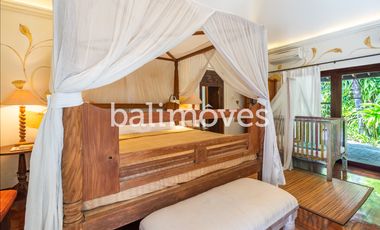 Cantik Villa Dua Kamar Tidur Di Tepi Pantai Sanur