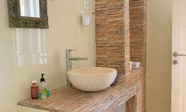 Villa dengan kolam renang pribadi di green valley Senggigi