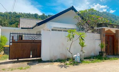 Villa dengan kolam renang pribadi di green valley Senggigi
