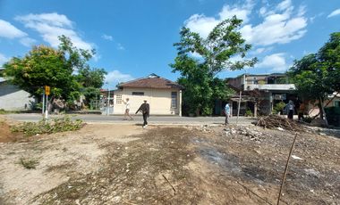 Pekarangan Bantul Dekat Kantor Kelurahan Wonokromo Jl. Imogiri Timur
