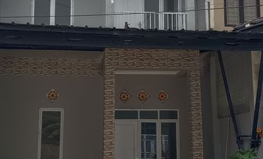 Rumah 2 Lantai Free Banjir & Polusi Udara cuma 5 Menit ke Stasiun