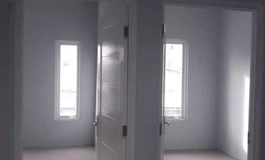 Rumah 2 Lantai Free Banjir & Polusi Udara cuma 5 Menit ke Stasiun